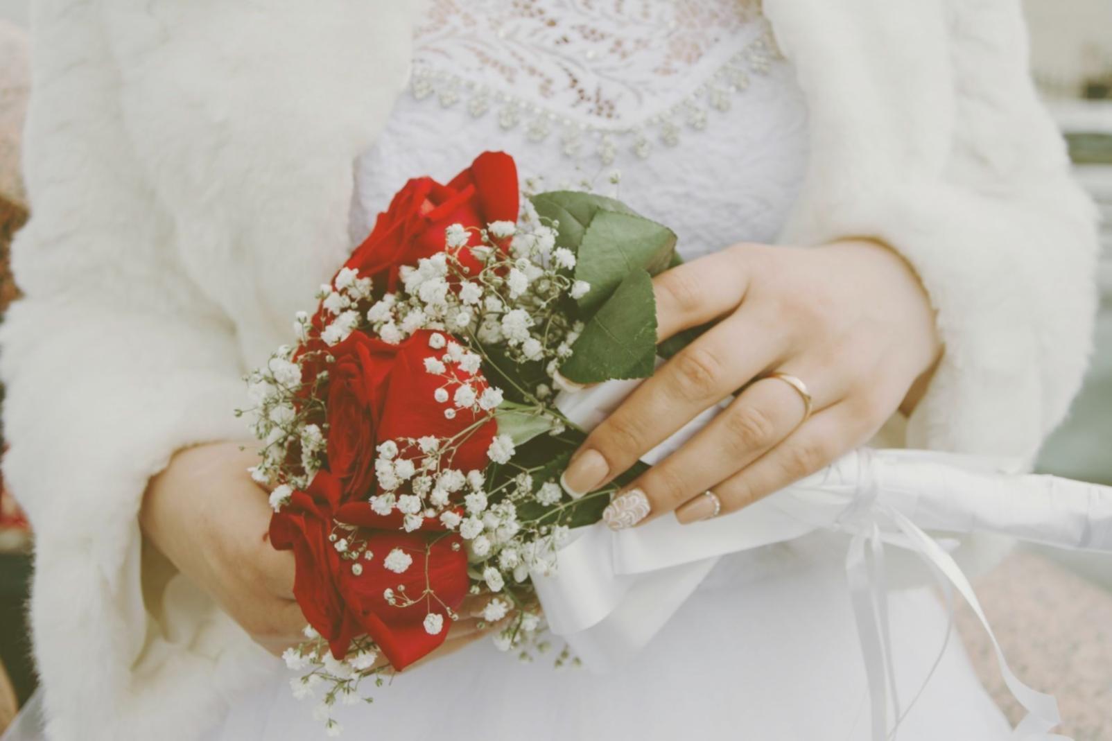 Çiçek düzenleme sürecinde şeffaf çalışma yöntemlerimizi gösteren görsel